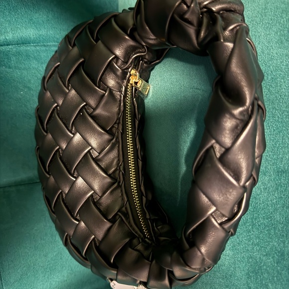 Designer Inspired black basket weaved bag small & great for any occasion 🤗 - Picture 2 of 3